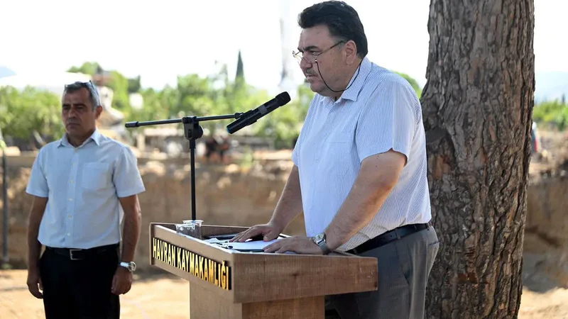 Havran Hamambaşı Mahallesi'nde hayırsever Eşref Kınık tarafından yaptırılan Nihat Nuriye