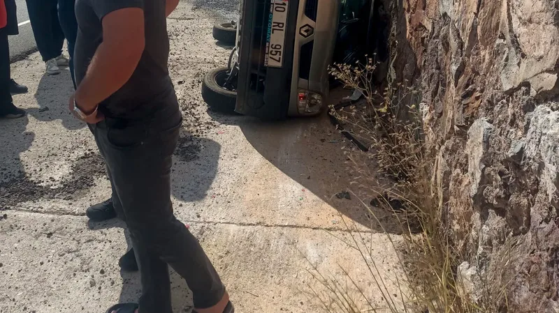 Balıkesir-Çanakkale karayolu Havran ilçesi Büyükşapcı Mahallesi mevkisinde meydana gelen trafik