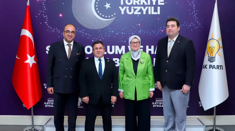 Balıkesir Üniversitesi Rektörü Prof. Dr. Yücel Oğurlu, hastane yönetimiyle birlikte
