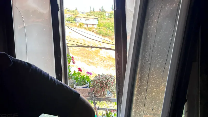 Sındırgı ilçesi Osmanlar Mahallesi'nde bir konutta çıkan yangın, Balıkesir Büyükşehir