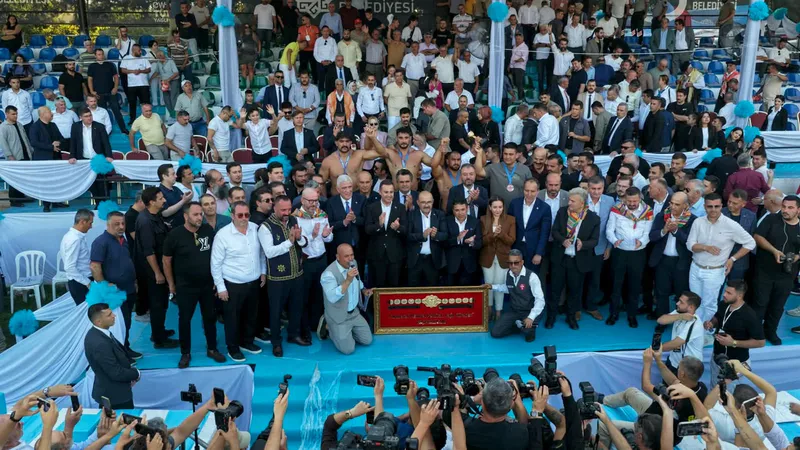 Balıkesir'de düzenlenen 66. Geleneksel Kurtdereli Mehmet Pehlivan Yağlı Güreşleri'nde finalde