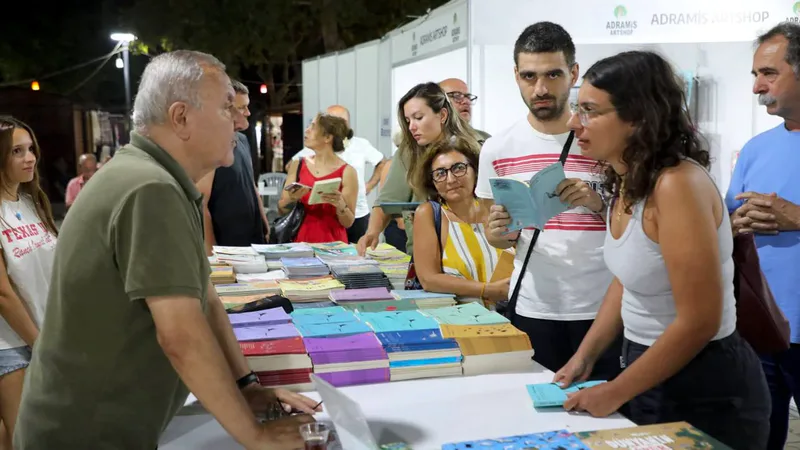 Edremit Belediyesi'nin düzenlediği 8. Edremit Kitap Fuarı'nın ikinci gününde Cihat