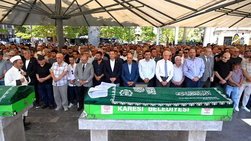 Balıkesir Sanayi Odası'nın eski başkanlarından Ahmet Kula, Zağnos Paşa Camii'nde