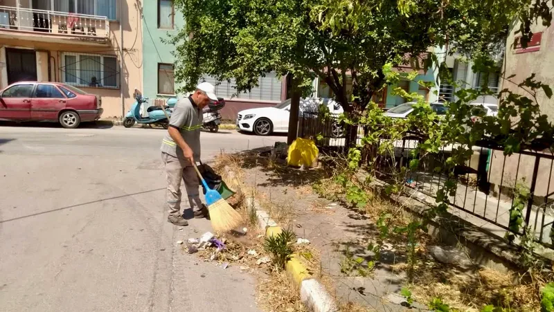 Altıeylül Belediyesi, ilçe genelinde yol onarım, temizlik, park düzenleme ve