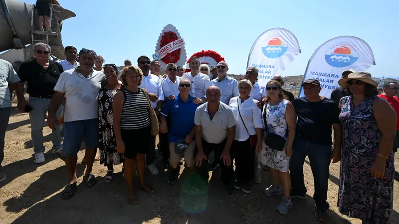 Balıkesir Büyükşehir Belediye Başkanı Ahmet Akın, Avşa Adası'nda düzenlenen Avşa
