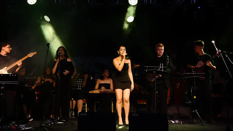 Balıkesir Büyükşehir Belediyesi'nin yaz turnesi kapsamında düzenlenen Ayvalık yaz konserleri,