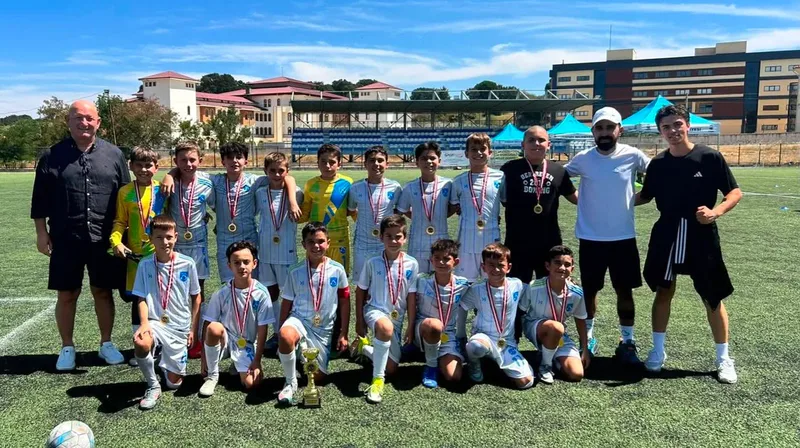 Balıkesir Büyükşehir Belediye Spor'un 11 Yaş Altı futbol takımı, İvrindi'de