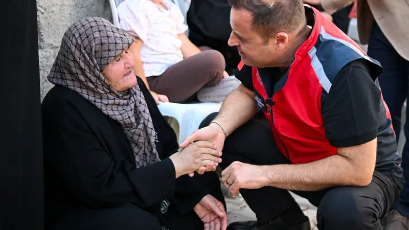 Balıkesir Büyükşehir Belediye Başkanı Ahmet Akın, İvrindi'nin Kocaeli Mahallesi'nde tamamlanan