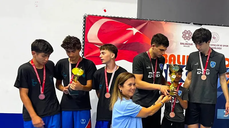 Balıkesir Büyükşehir Belediyespor masa tenisi branşında düzenlenen İl Birinciliği müsabakalarında