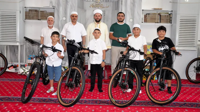 Karesi Hafız Mehmet Arabacıoğlu Camii'nde 2 yıllık Kur'an-ı Kerim eğitimlerini