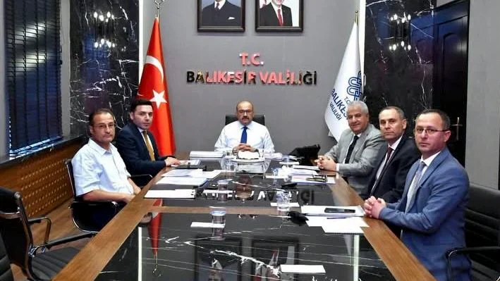 Balıkesir'de Vali İsmail Ustaoğlu başkanlığında düzenlenen kapsamlı eğitim toplantısında LGS,