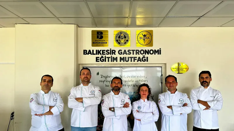 Balıkesir Üniversitesi akademisyenleri Doç. Dr. Yakup Dinç ve doktora öğrencisi