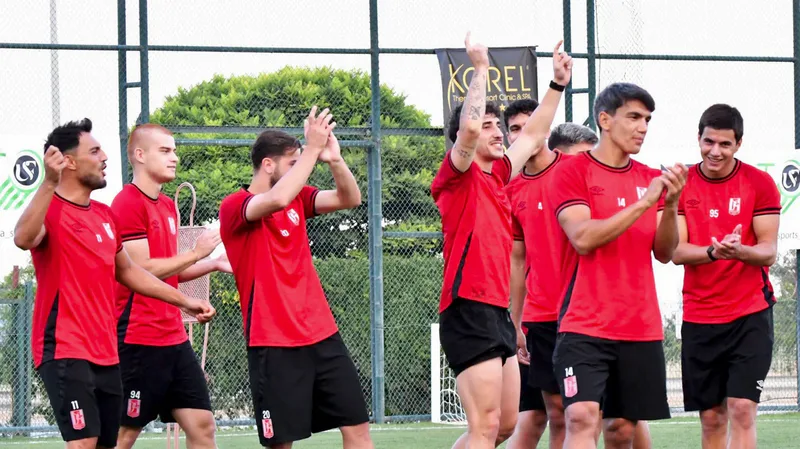 Balıkesirspor, 2026-2027 futbol sezonu öncesinde hazırlıklarını Afyonkarahisar'da yoğun tempoyla sürdürüyor.