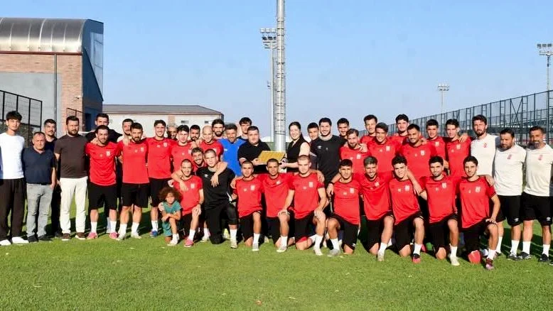 Dünya ve Avrupa Şampiyonu Yasemin Adar Yiğit, Balıkesirspor'u ziyaret ederek