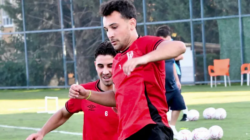 Türk futbolunun köklü kulüplerinden Balıkesirspor, Teknik Direktör Polat Çetin yönetiminde