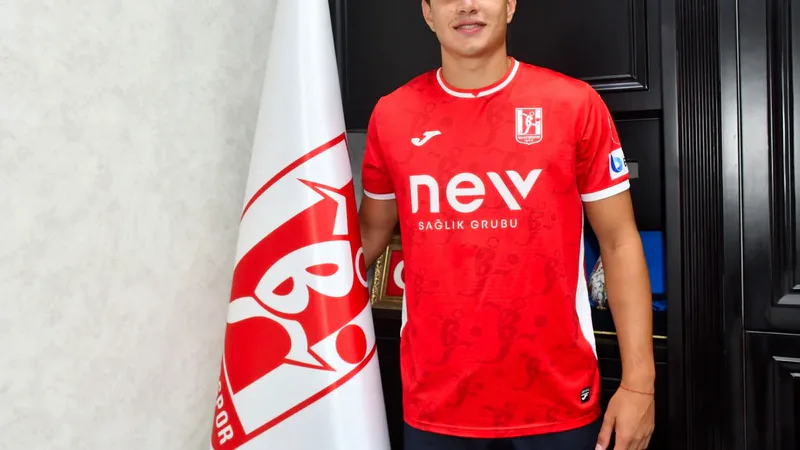 Nev Sağlık Grubu Balıkesirspor, geçtiğimiz sezon Menemen FK forması giyen