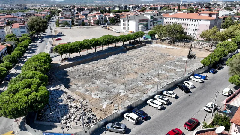 Burhaniye Belediyesi, Bahçelievler Mahallesi'ndeki 4.010 metrekarelik alanda modern bir pazar
