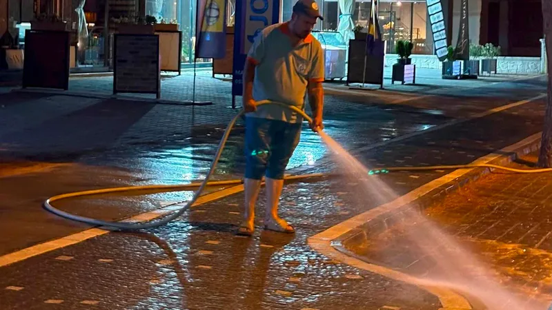 Burhaniye Belediyesi Temizlik İşleri Müdürlüğü, kırsal ve merkez mahallelerde başlattığı