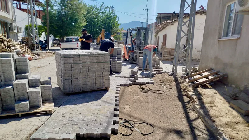 Burhaniye Belediyesi Fen İşleri Müdürlüğü, kırsal mahallelerde parke taş döşeme