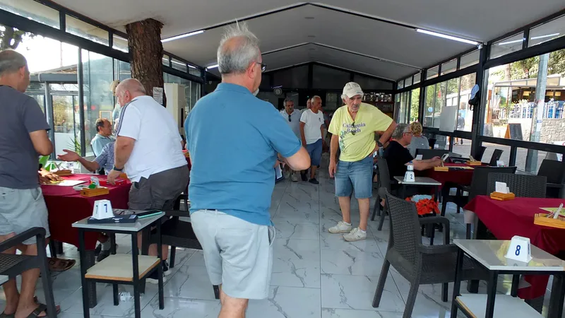 Burhaniye Belediyespor Briç Kulübü'nün Ören sahilindeki tesislerinde düzenlediği Simultane Turnuvası'na