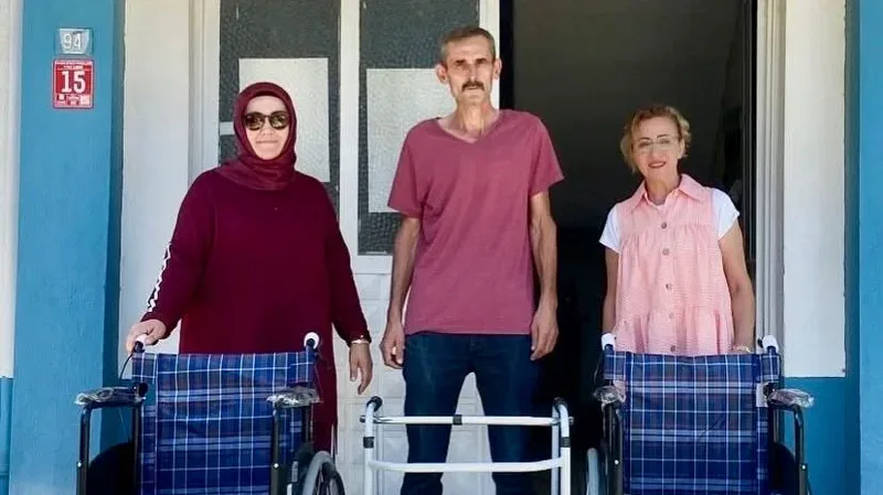 Burhaniye Bahçelievler Mahallesi muhtarı Yasemin Kozan öncülüğünde harekete geçen hayırsever