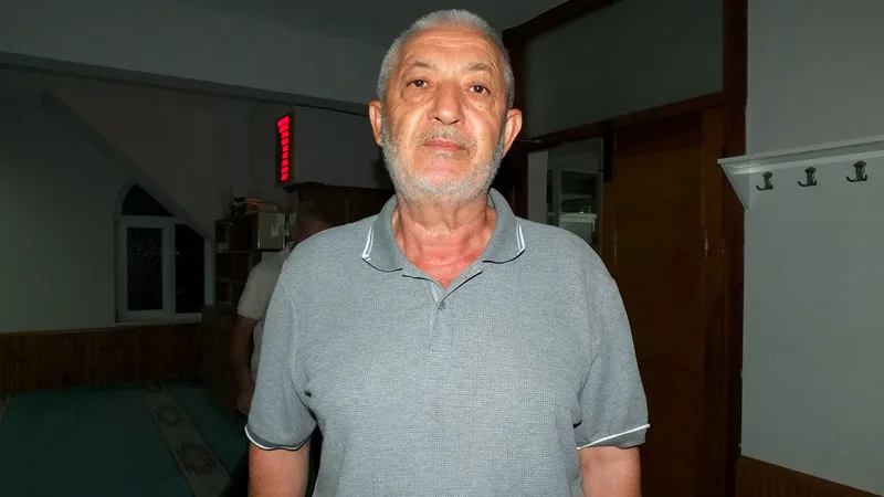 Burhaniye'nin Ören Mahallesi'nde sivrisinek şikayetleri hızla artarken, vatandaşlar yetkililerden acil
