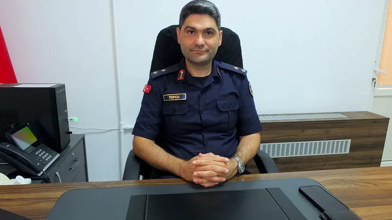 Yarbay Ünal Bayhan'ın Erzurum'a atanmasının ardından Burhaniye İlçe Jandarma Komutanlığı