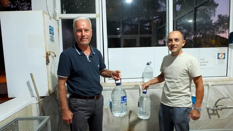 Burhaniye ilçesine bağlı turistik Ören Mahallesi'nde yaz aylarında artan su