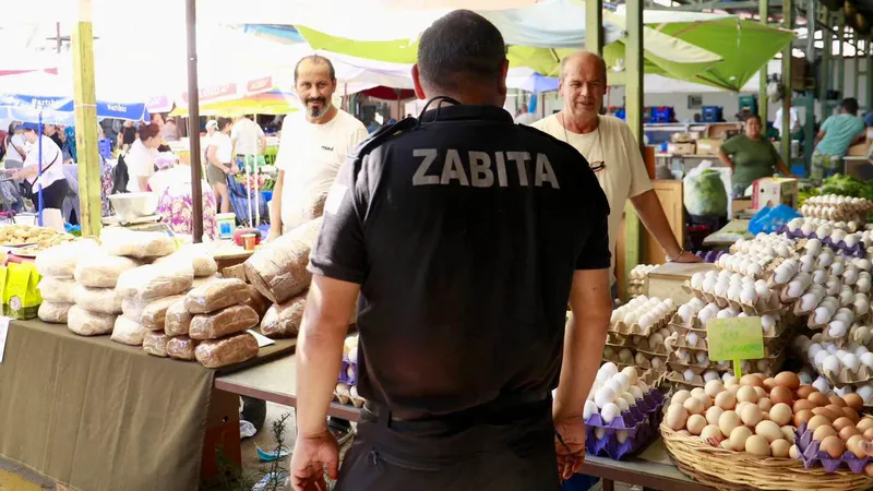 Burhaniye Belediyesi Zabıta Müdürlüğü ekipleri, ilçe genelindeki pazar yerlerinde tezgah