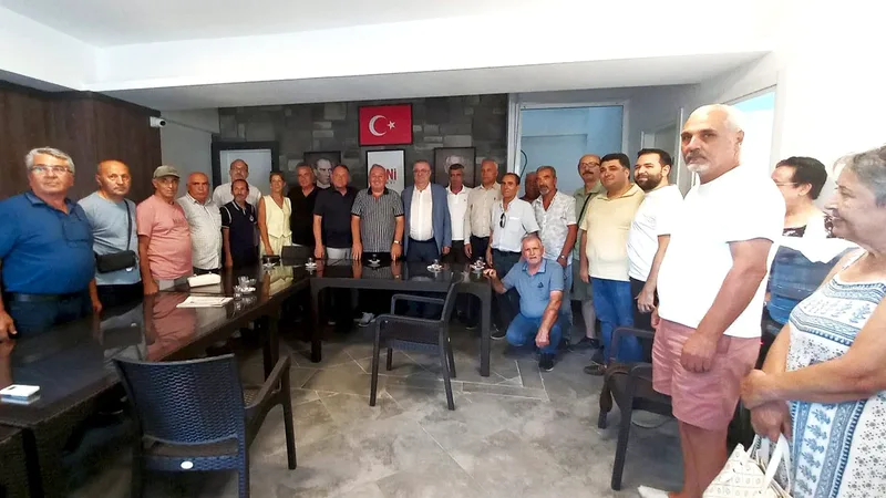 Yeni Parti İstanbul Milletvekili Cemal Enginyurt, Balıkesir'in Edremit ilçesinde yaptığı