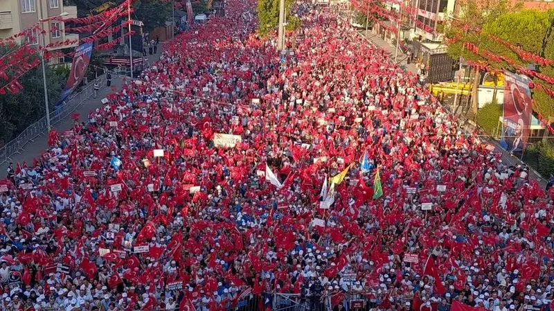 İYİ Parti Genel Başkanı Müsavat Dervişoğlu, Balıkesir Kuvayı Milliye Meydanı'nda