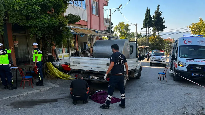 Dursunbey ilçesi Selimağa Mahallesi'nde geri manevra yapan kamyonetin çarptığı 91