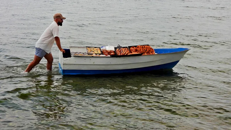 Erdek'te yaz turizmi hareketliliği tüm hızıyla sürüyor. Kapıdağ Yarımadası'ndaki koylar
