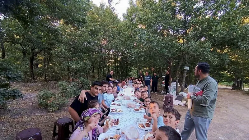 Gönen'e bağlı Sebepli Mahallesi'nde Yaz Kur'an Kursu öğrencileri, kurs finalinde