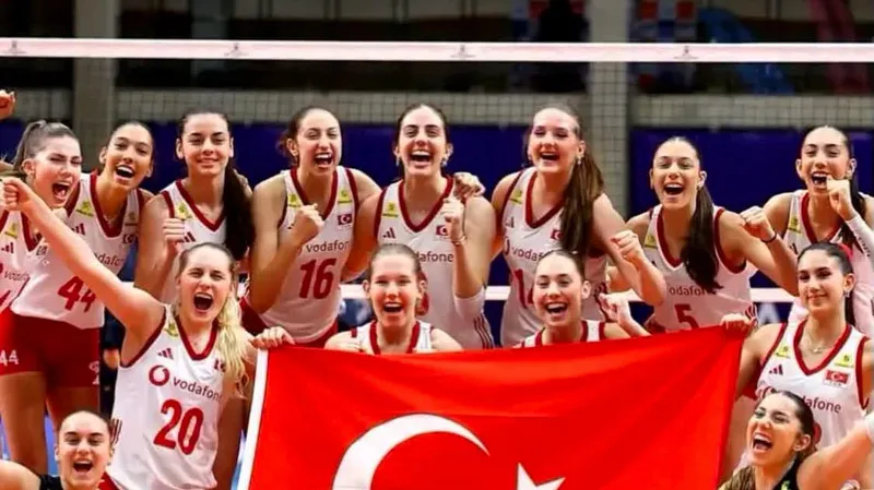 Balıkesir'in Gönen ilçesinden yetişen milli voleybolcu Suden Defne Kaçan, Şili'nin