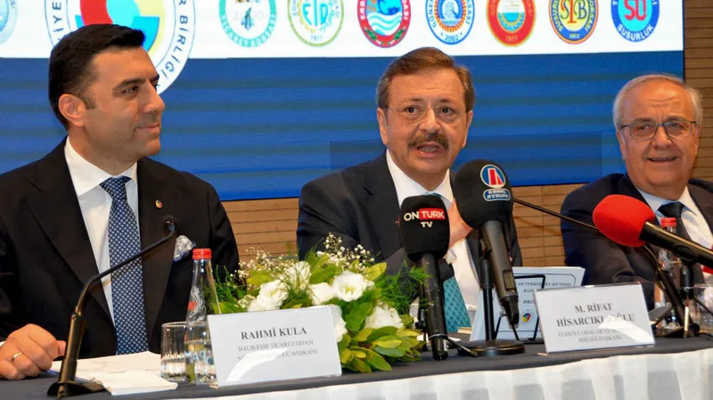 TOBB Başkanı Hisarcıklıoğlu, Balıkesir'da Çin'in aşırı üretimini çekirge benzetmesiyle eleştirerek