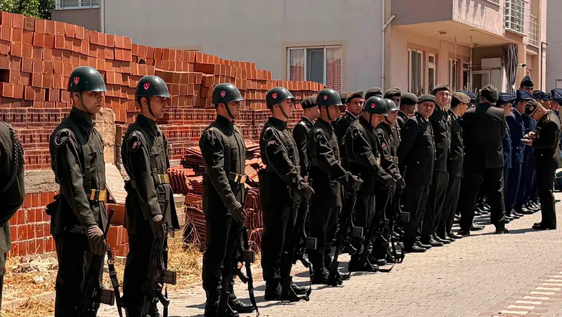 Vatan uğruna verdiği mücadeleyle hafızalara kazınan Kıbrıs Gazisi Ahmet Ayışık,