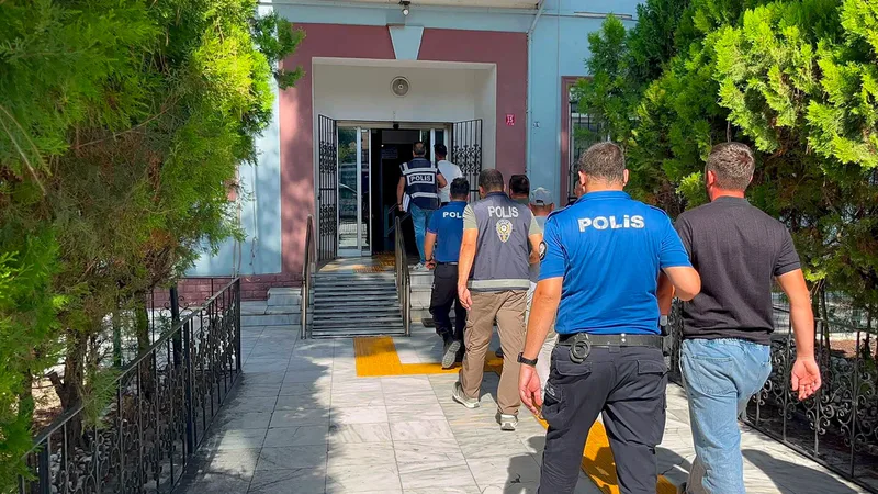 Manyas ilçesinde polis ve jandarma uygulama noktalarını WhatsApp üzerinden paylaşarak