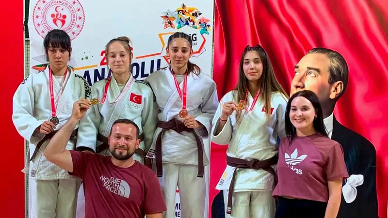 Balıkesir Büyükşehir Belediye Spor Kulübü sporcusu Merve Yılmaz, Muğla'da düzenlenen