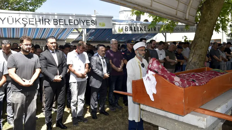 Karesi ilçesinde meydana gelen trafik kazasında hayatını kaybeden 14 yaşındaki