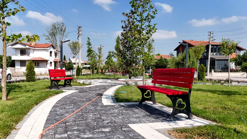 Balıkesir Büyükşehir Belediyesi ve Sındırgı Belediyesi iş birliğiyle ilçeye 17