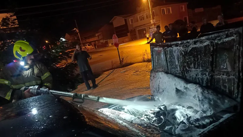 Balıkesir'in Susurluk ilçesinde park halindeki otomobilde çıkan yangın, Balıkesir Büyükşehir