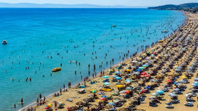 Yargıtay, vatandaşların sahil ve plajlara erişimini şezlong, çit ve çadırla