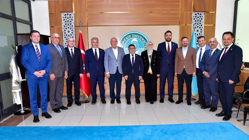 AK Parti Genel Başkan Yardımcısı Belgin Uygur ve beraberindeki milletvekilleri,