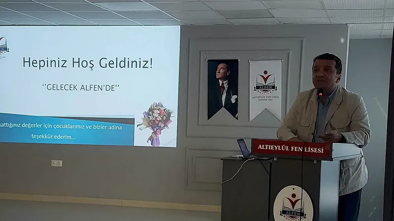 Altıeylül Fen Lisesi, yüksek dereceyle okula katılan 9. sınıf öğrencilerinin