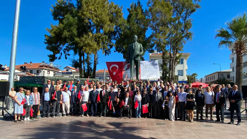 Ayvalık'ta 19 Eylül Gaziler Günü, Cumhuriyet Meydanı'nda düzenlenen törenle kutlandı.