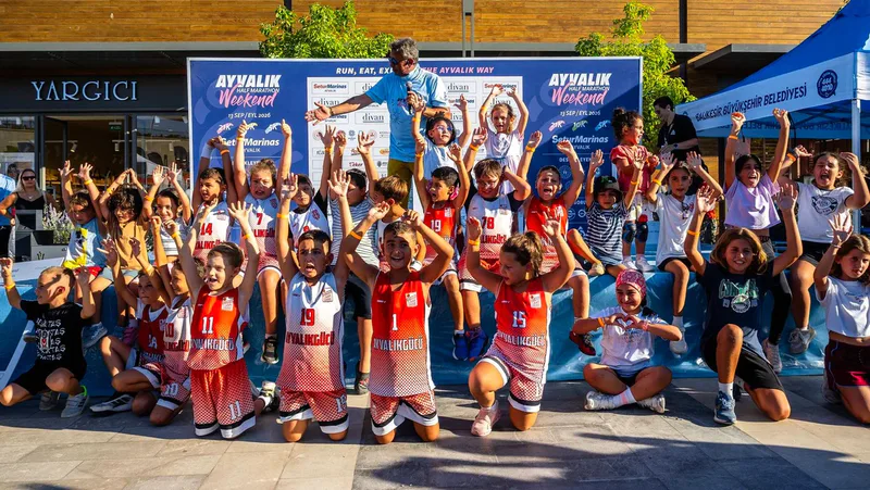 Ayvalık'ta bu yıl ilk kez düzenlenen çocuk koşusu, 6-9 yaş