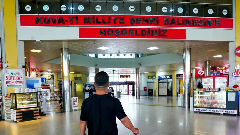 Balıkesir Büyükşehir Belediyesi, kente yeni gelen üniversite öğrencilerini otobüs terminali