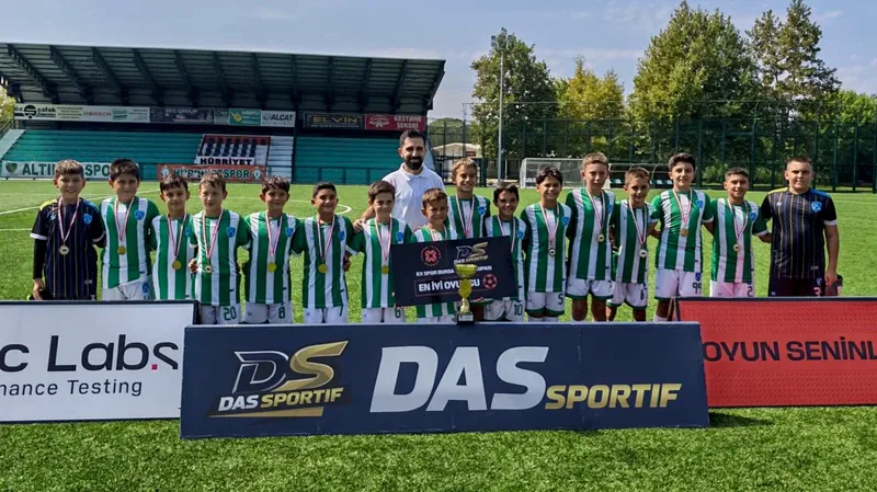 Bursa'da 8 takımın katılımıyla düzenlenen Dassportif Turnuvası'nda Balıkesir Büyükşehir Belediyespor