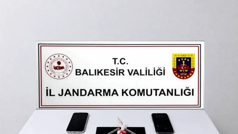 Balıkesir İl Jandarma Komutanlığı, 10 ilçede düzenlediği kapsamlı uyuşturucu operasyonlarında